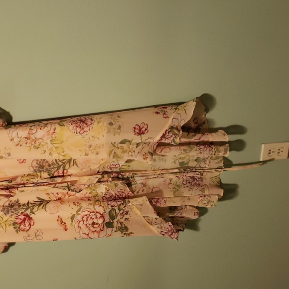 Nwt. Stunning, gorgeous dress. High low. Ruffles. Very feminine. Elastic waist - Picture 3 of 16